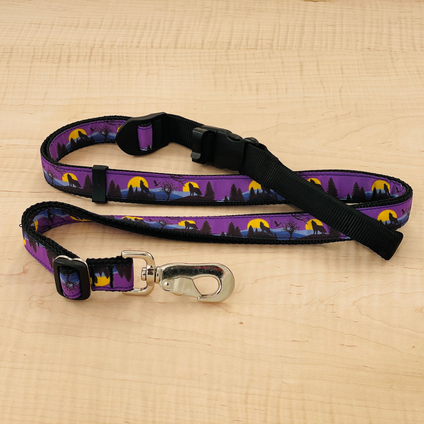Sports Doggie Leash - Wolves